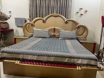 WOODEN BED SET EXCELLENT CONDITION