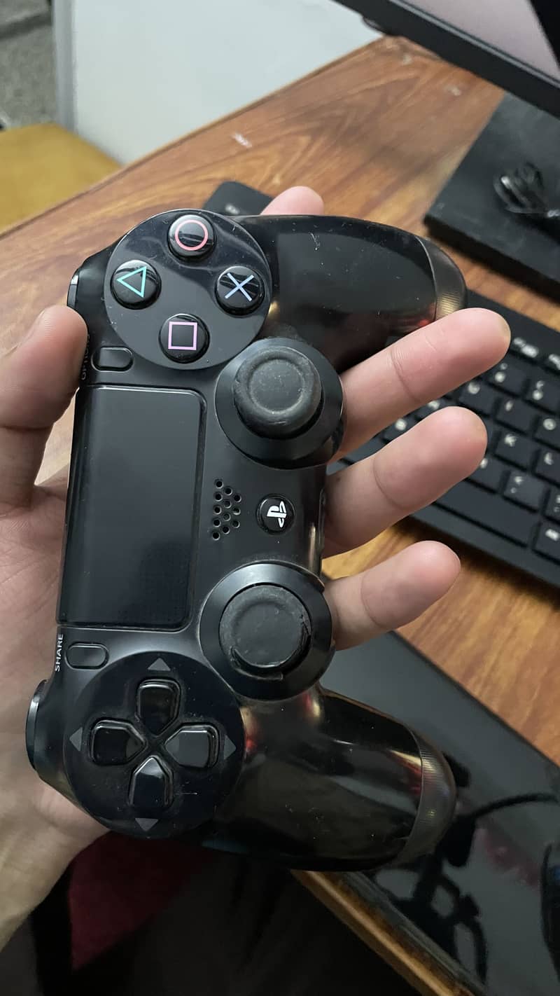 Original PS4 controller 0
