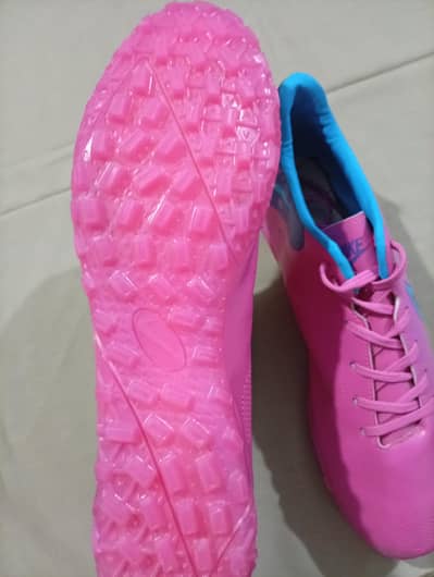 football shoes(grippers)
