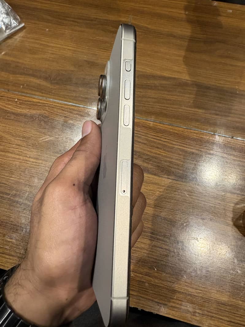 15 Pro Max Read Caption 3