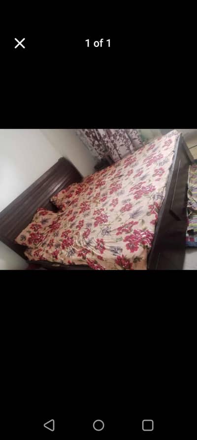 bed without mattress without side tables