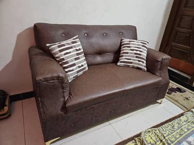 2 seater Sofa Italian leather like new 10/10 condition