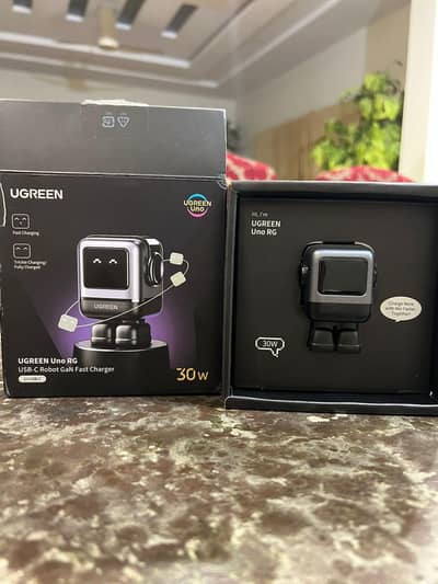 Ugreen Uno RG 30W USB-C Robot GaN Fast charger adapter