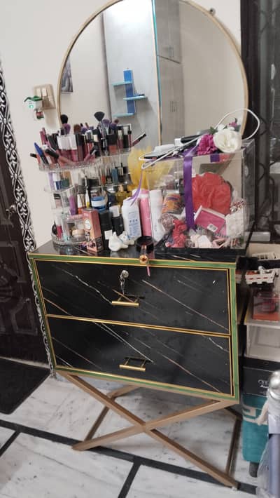 Customized Beautiful Iron Bed Set only 1 month used