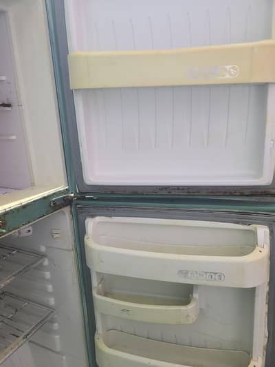 Orient fridge condition 6.10 Baki all okay working is good