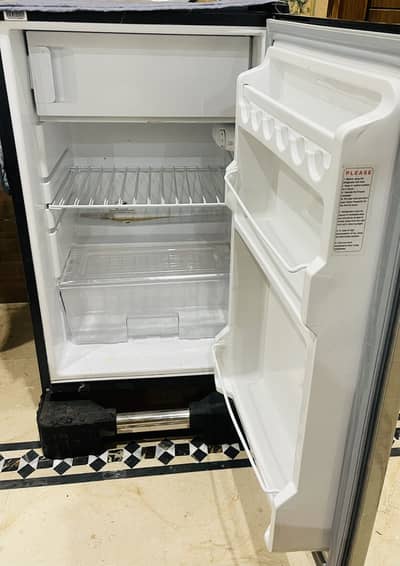 9101 SD R Silver Black Refrigerator