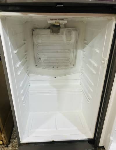 Dawlence 2 door fridge+freezer