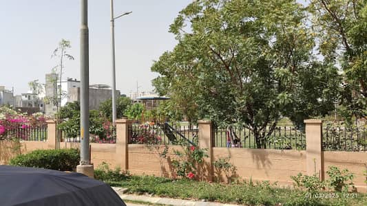 Attractive Price, Chance Deal for 400 Yards Plot Buyers