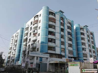 Corner flat Dubble balcony 3rd Floor road facing north karachi sector 11A