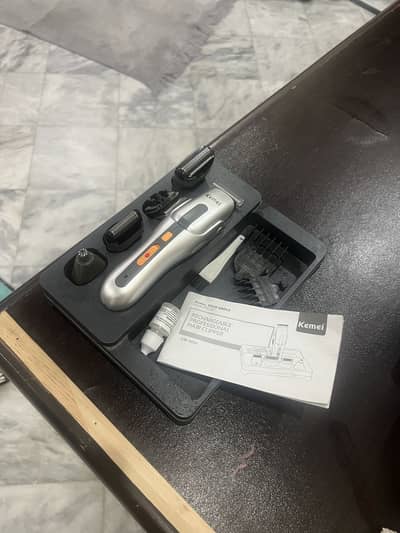 Kemei KM-680a 8 In 1 Grooming Trimmer Kit  men hair trimmer