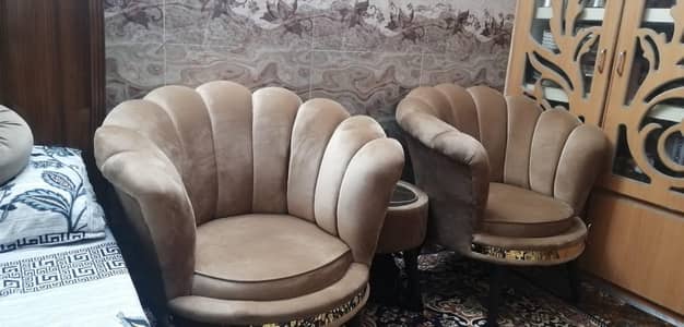 2 coffee chairs and table 4 sale