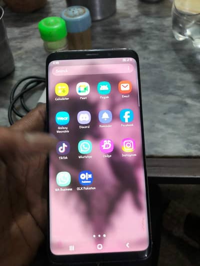 Samsung s9 + ha 64  dual sim ha 1 sim ni chl rahi volume Bolton ni ha