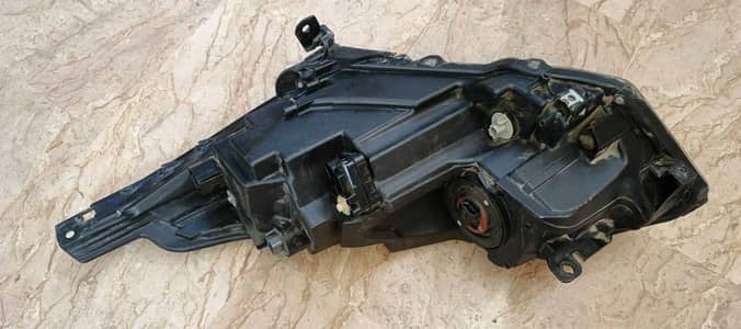 Honda Vezel Headlight Parts – 2025 Model & 2009 Model (Single Pieces)