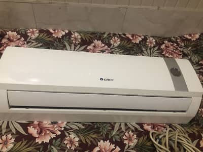 Urgent sale Gree Ac New condition 4 month use