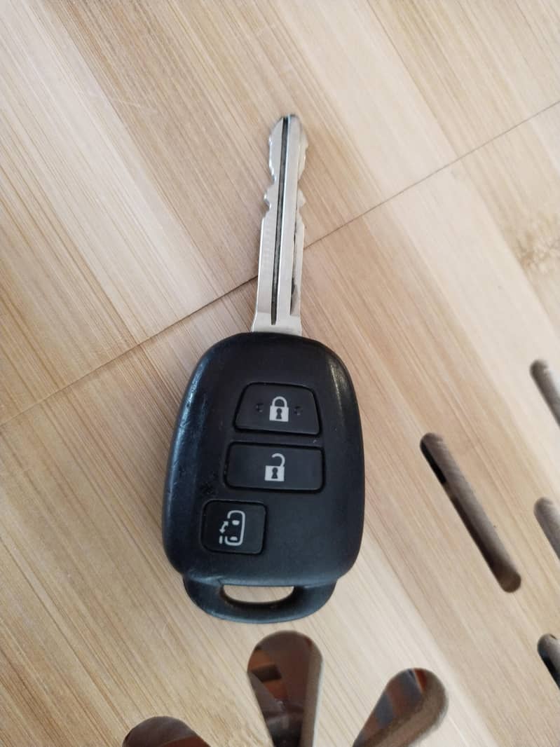 car key maker/key maker/locksmith 8