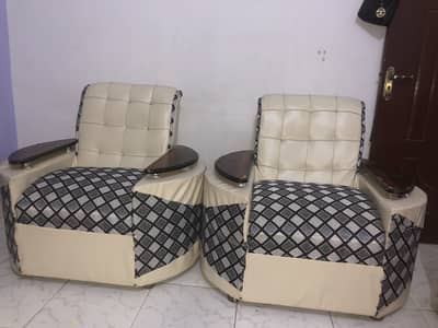 5 seater sofa set condition is good 10/9