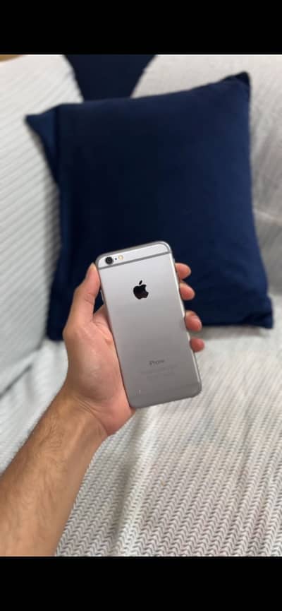 Iphone 6 [Scratchless] - 10/10 condition - Non-pta - 32gb storage