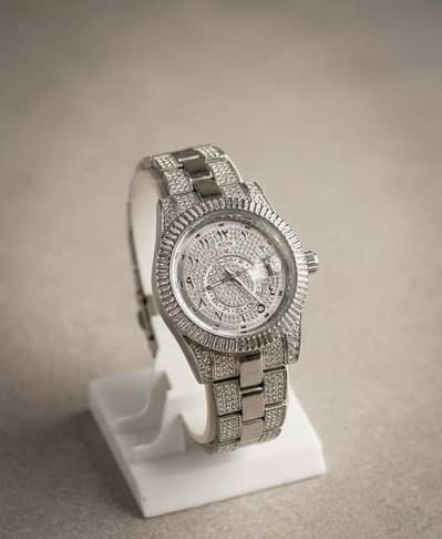 Arabic watch in diamonds 