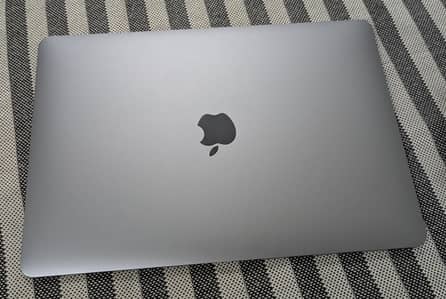 Macbook Air M1 2020 With Box Charger , 100% BH Price Negotiable