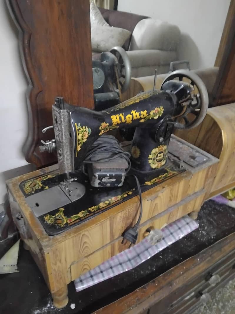 sewing machine 4