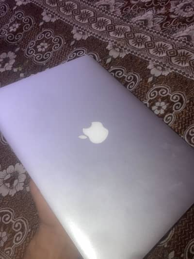 MacBook 13.3" Core i5| 8GB RAM | 256 SSD macOS Sequoia