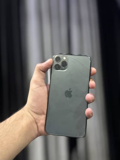 i phone 11pro max 256 gb factory just minor crack exchange possible