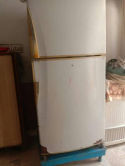 used condition behtreen chilling full ok extra large size fridge