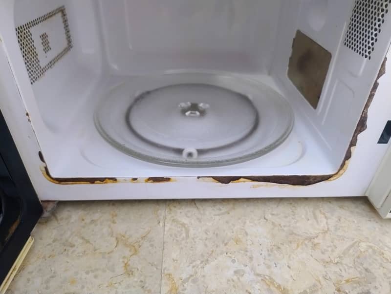 چلتی ہوئی کنڈیشن میں ہے 1