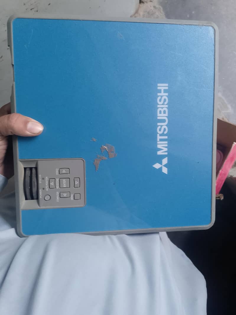 Mitsubishi Projector 2