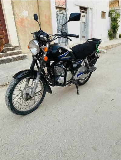 Suzuki Heavy Bike GS 150 model 2015 in good company