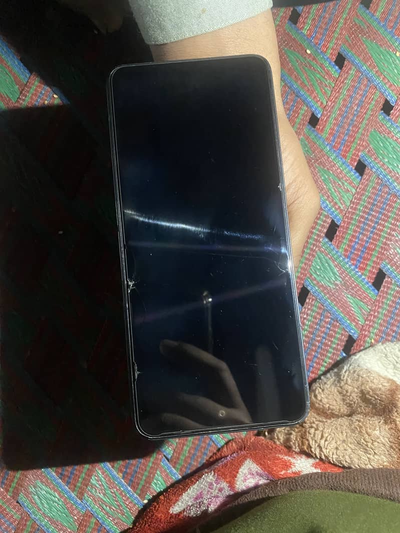 کیمرہےکا شیشاء ٹوٹا ہوا ہے 7