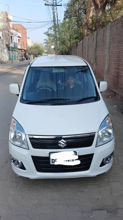 wagon R 2017 total orignal like brnd new no scrach no tuchinh nothing