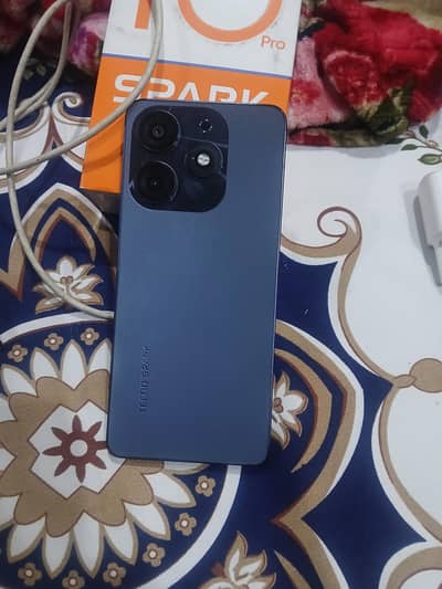 16 256 Tecno spark 10 pro with charger box