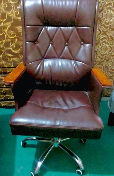 Office Chair with Computer Table Good Condition