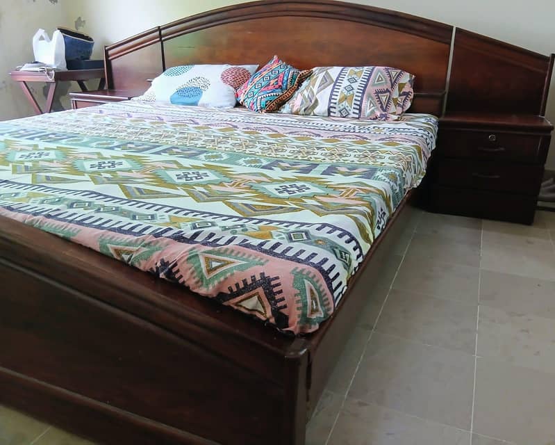 Master Bed with side tables 1