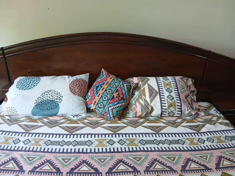 Master Bed with side tables 3