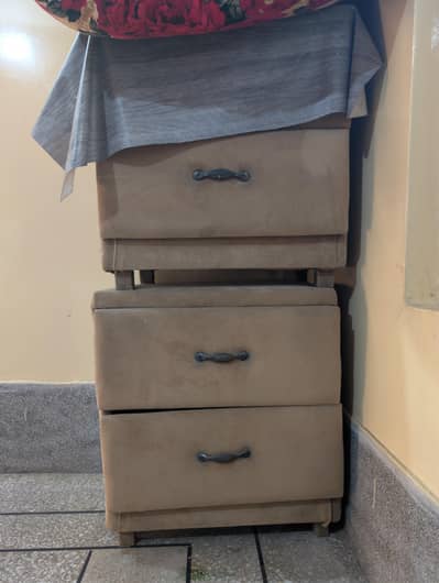 dressing & side table