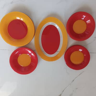 DINNER SET GLASS PLATES AND ONE  BIG SIZE GLASS DISH