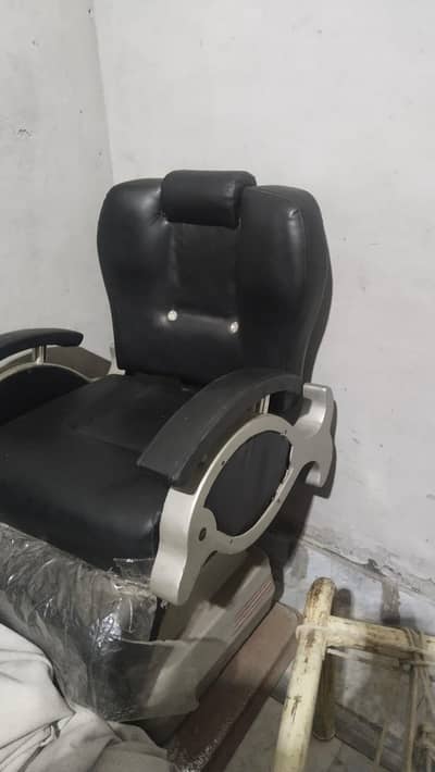 salon chair for urgent sale!