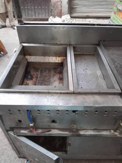 burger and shawarma and frieyer counter