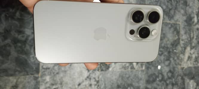 iphone 15pro natural tatinum 128gb Bh88% water pack
