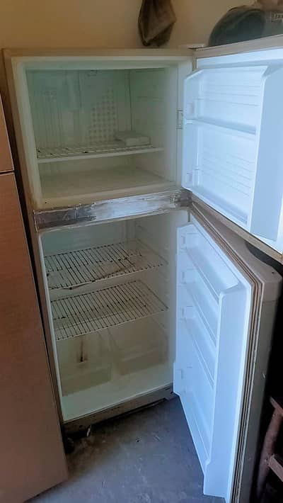 Dawlance medium size and very condition