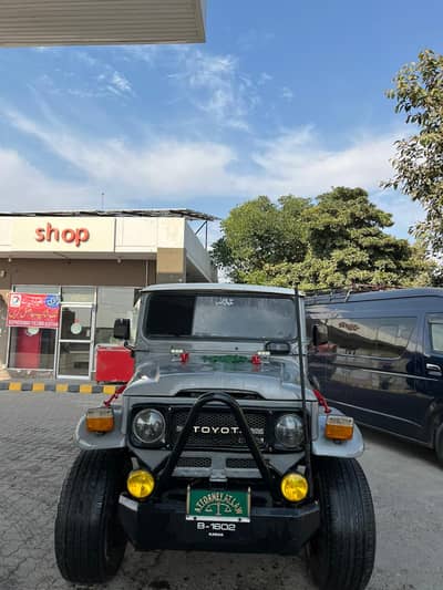 Toyota Land Cruiser FJ40 Jeep