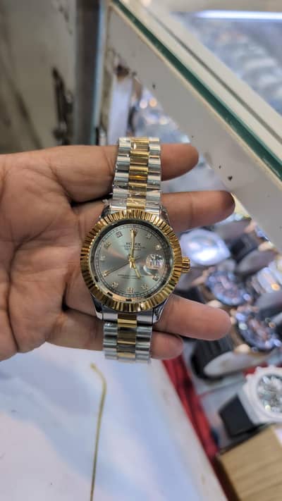 luxury Rolex watch new condition fresh piece golden and silver colour