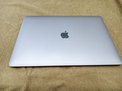 MacBook Pro 2019 | 15" | Core i9 | 32GB RAM | 500GB SSD | Touch Bar |