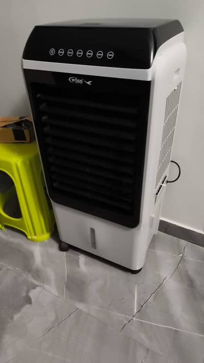 Air cooler in good condition and fully working with 2 ice cubes