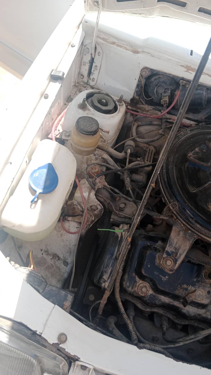 گاڑی مکمل طور پر صاف اور اچھی حالت میں ہے ۔کسی قسم کی کوئی خرابی نہیں 4