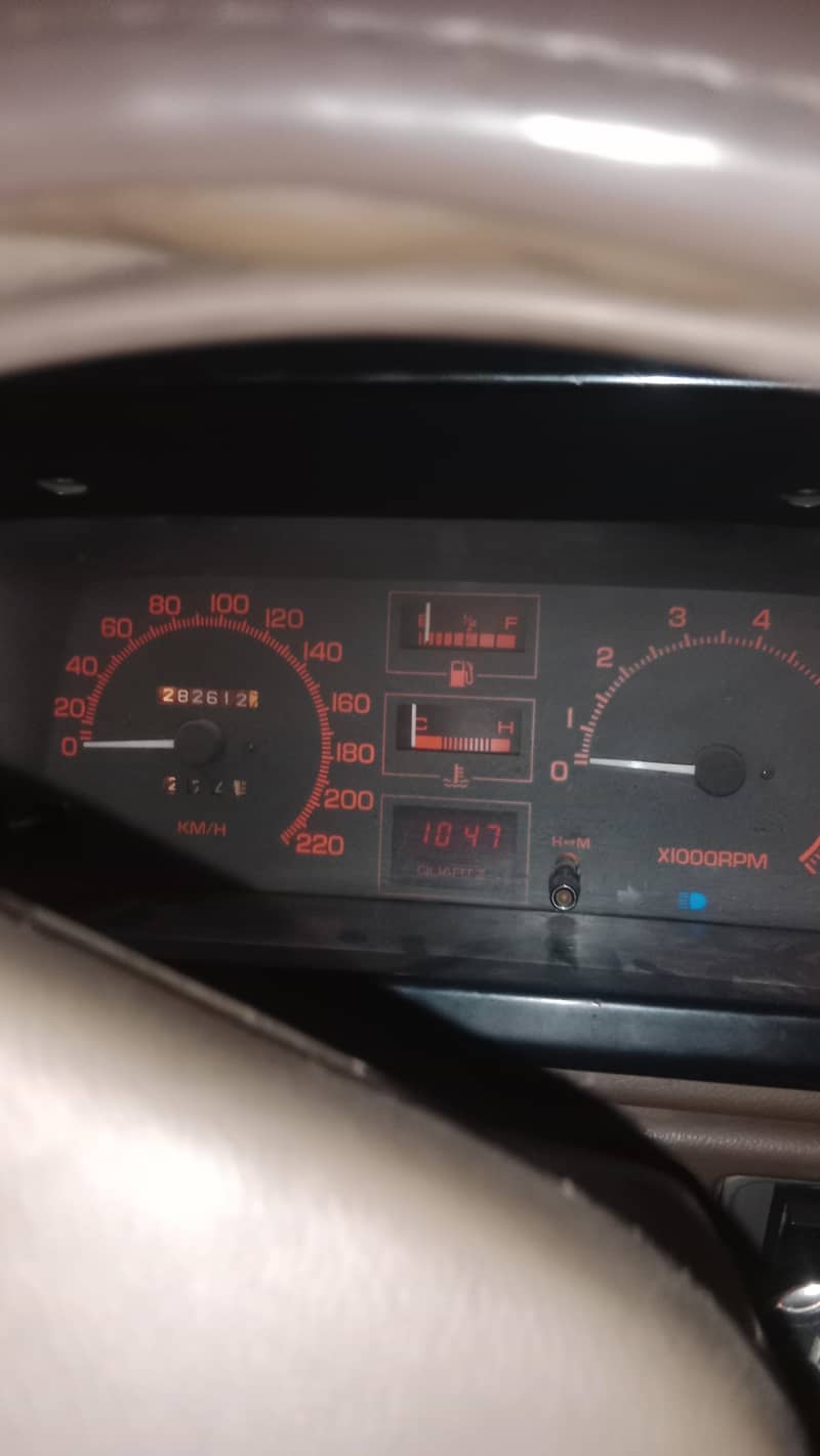 گاڑی مکمل طور پر صاف اور اچھی حالت میں ہے ۔کسی قسم کی کوئی خرابی نہیں 9