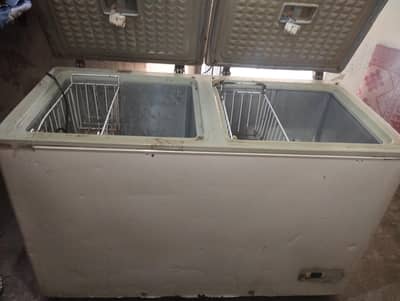 dowlance double door freezer