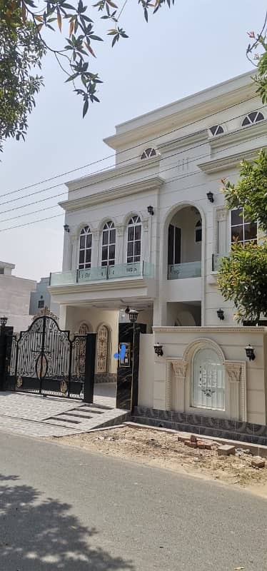 Prime Location House Of 10 Marla Is Available For Sale In Canal View Housing Scheme